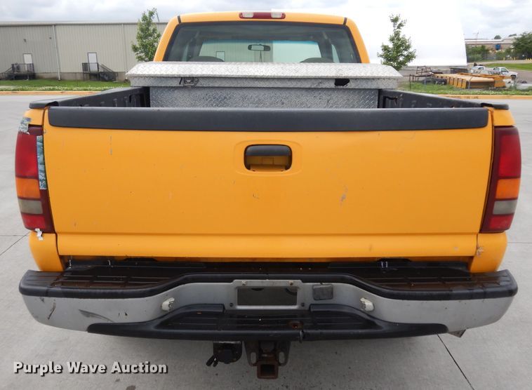 image for item GW9106 2001 Chevrolet Silverado 2500HD  Ext. Cab pickup truck