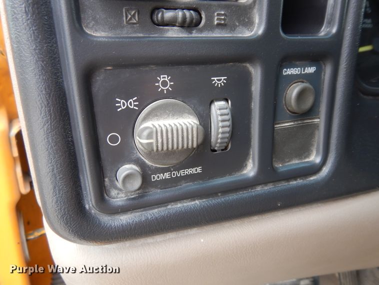 image for item GW9106 2001 Chevrolet Silverado 2500HD  Ext. Cab pickup truck