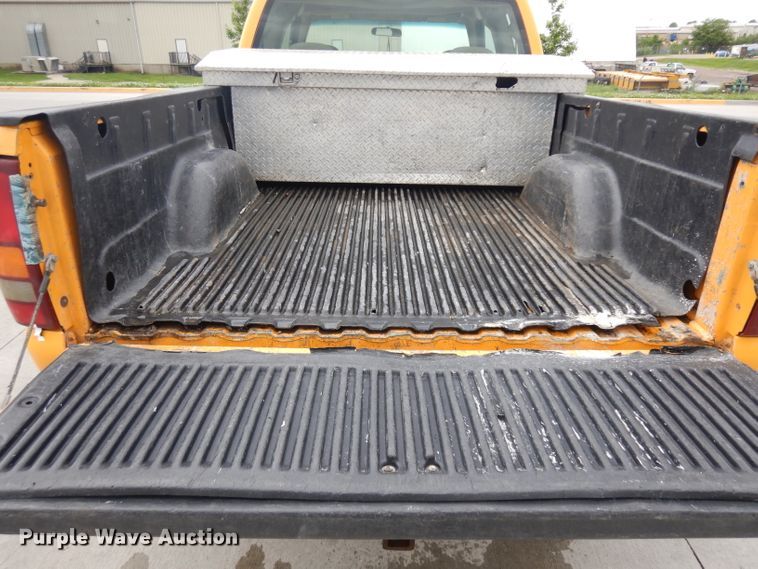 image for item GW9106 2001 Chevrolet Silverado 2500HD  Ext. Cab pickup truck