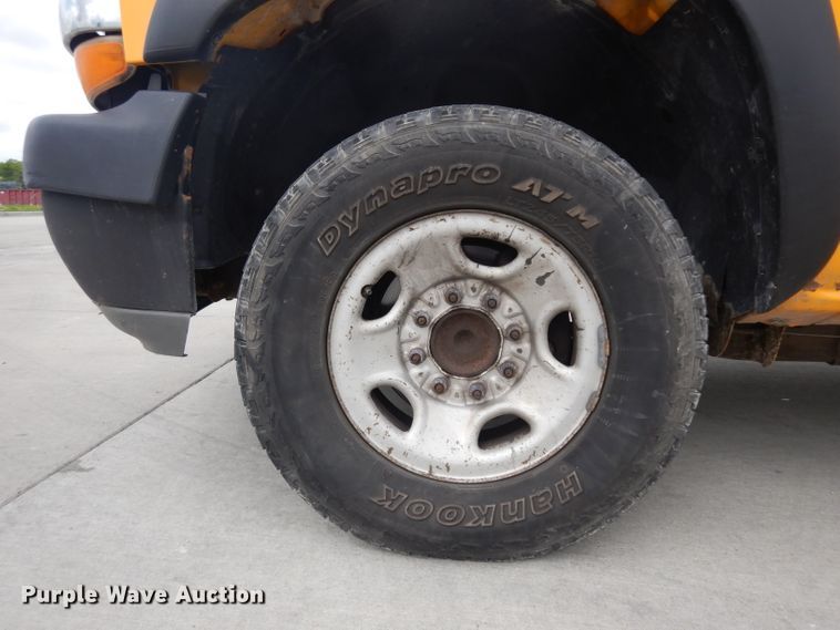 image for item GW9106 2001 Chevrolet Silverado 2500HD  Ext. Cab pickup truck