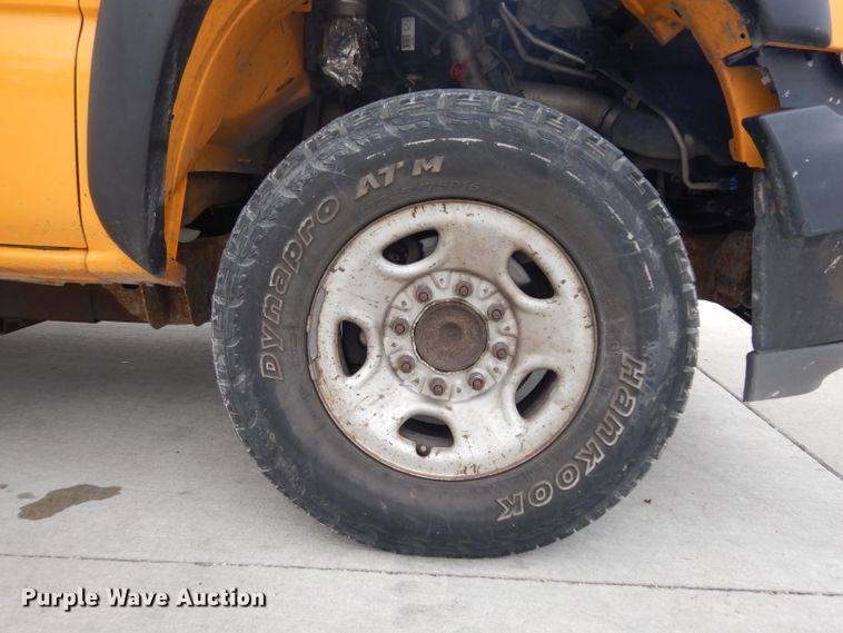 image for item GW9106 2001 Chevrolet Silverado 2500HD  Ext. Cab pickup truck