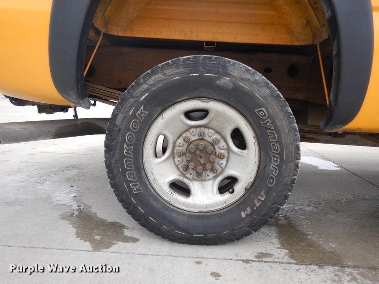 image for item GW9106 2001 Chevrolet Silverado 2500HD  Ext. Cab pickup truck