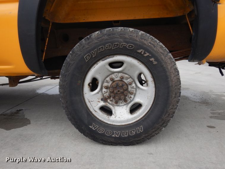 image for item GW9106 2001 Chevrolet Silverado 2500HD  Ext. Cab pickup truck