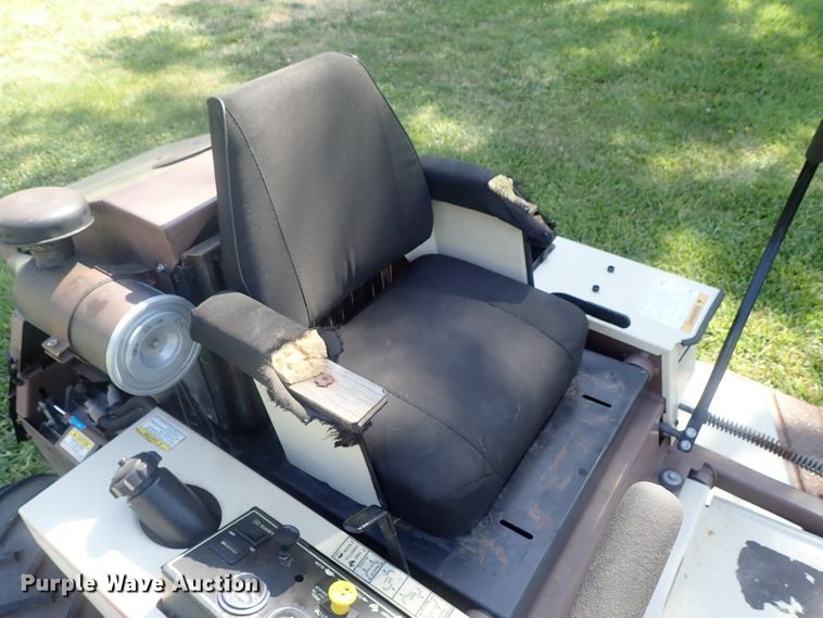 image for item GW9460 Grasshopper 432 ZTR lawn mower