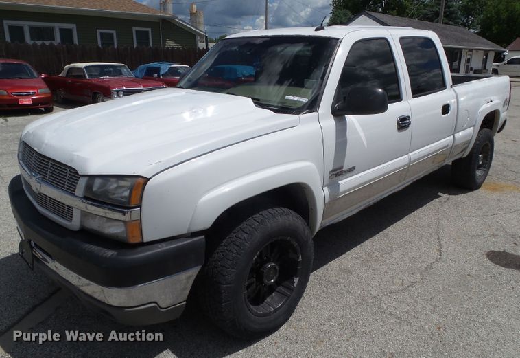 image for item GX9116 2003 Chevrolet Silverado 2500HD  Crew Cab pickup truck