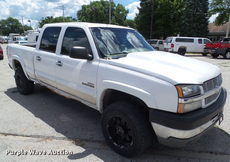 image for item GX9116 2003 Chevrolet Silverado 2500HD  Crew Cab pickup truck