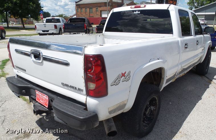 image for item GX9116 2003 Chevrolet Silverado 2500HD  Crew Cab pickup truck