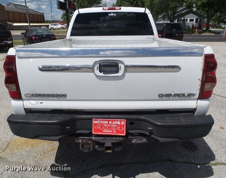 image for item GX9116 2003 Chevrolet Silverado 2500HD  Crew Cab pickup truck