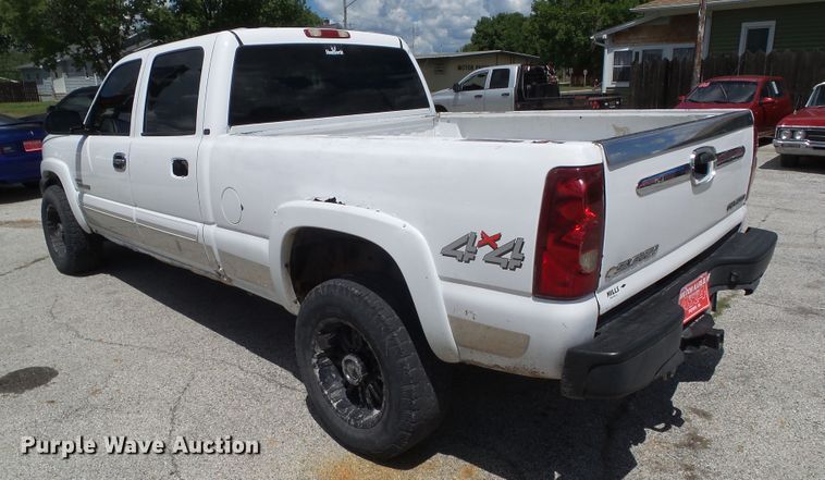 image for item GX9116 2003 Chevrolet Silverado 2500HD  Crew Cab pickup truck