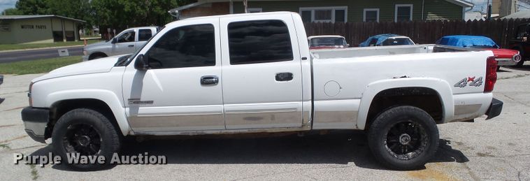 image for item GX9116 2003 Chevrolet Silverado 2500HD  Crew Cab pickup truck