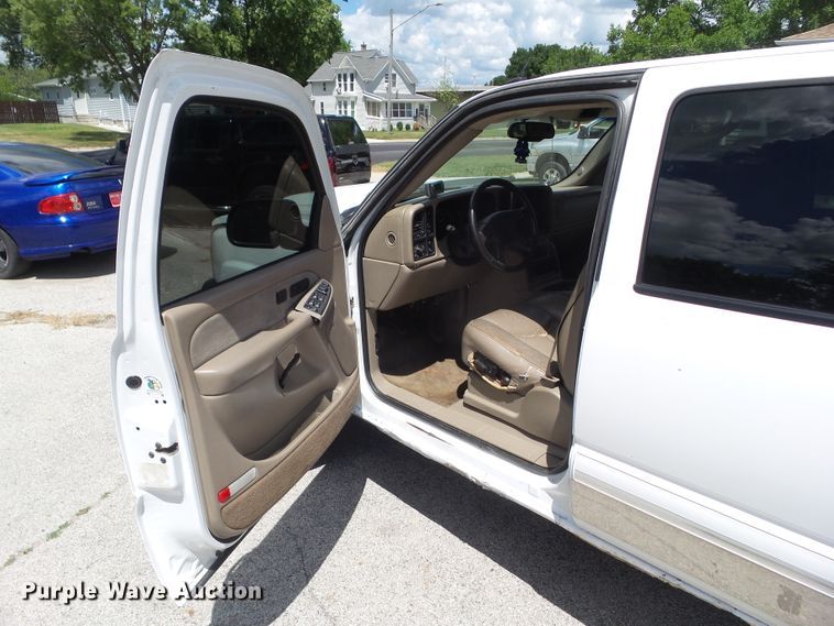 image for item GX9116 2003 Chevrolet Silverado 2500HD  Crew Cab pickup truck