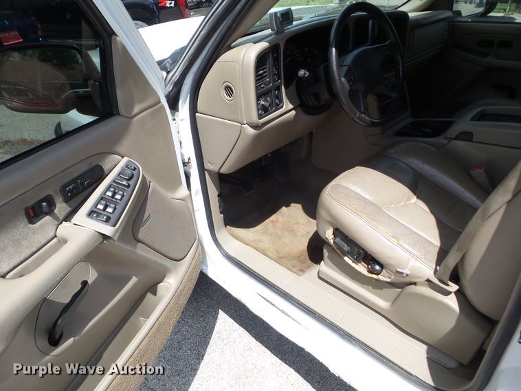 image for item GX9116 2003 Chevrolet Silverado 2500HD  Crew Cab pickup truck