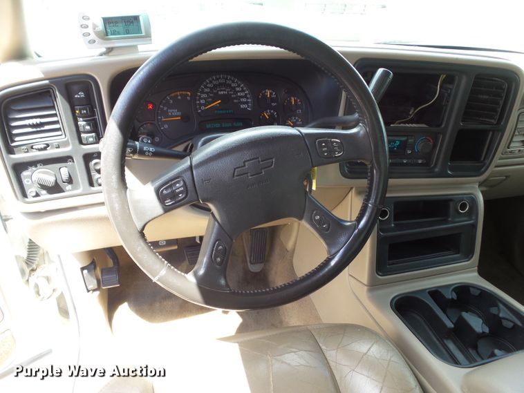 image for item GX9116 2003 Chevrolet Silverado 2500HD  Crew Cab pickup truck