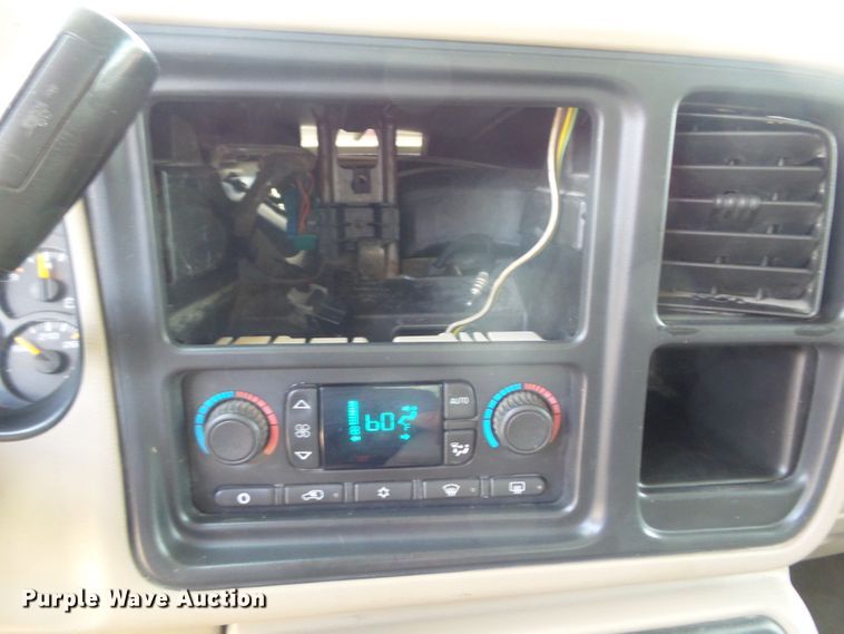 image for item GX9116 2003 Chevrolet Silverado 2500HD  Crew Cab pickup truck