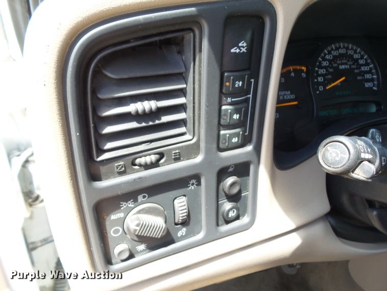 image for item GX9116 2003 Chevrolet Silverado 2500HD  Crew Cab pickup truck