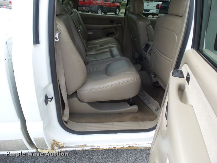 image for item GX9116 2003 Chevrolet Silverado 2500HD  Crew Cab pickup truck