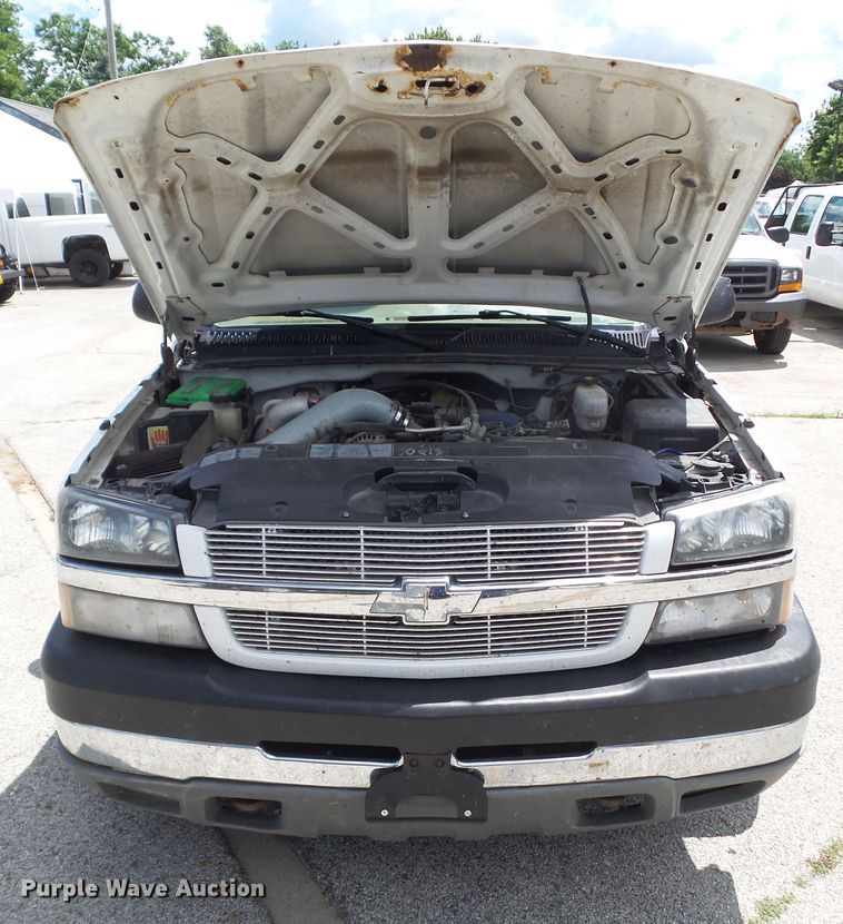 image for item GX9116 2003 Chevrolet Silverado 2500HD  Crew Cab pickup truck