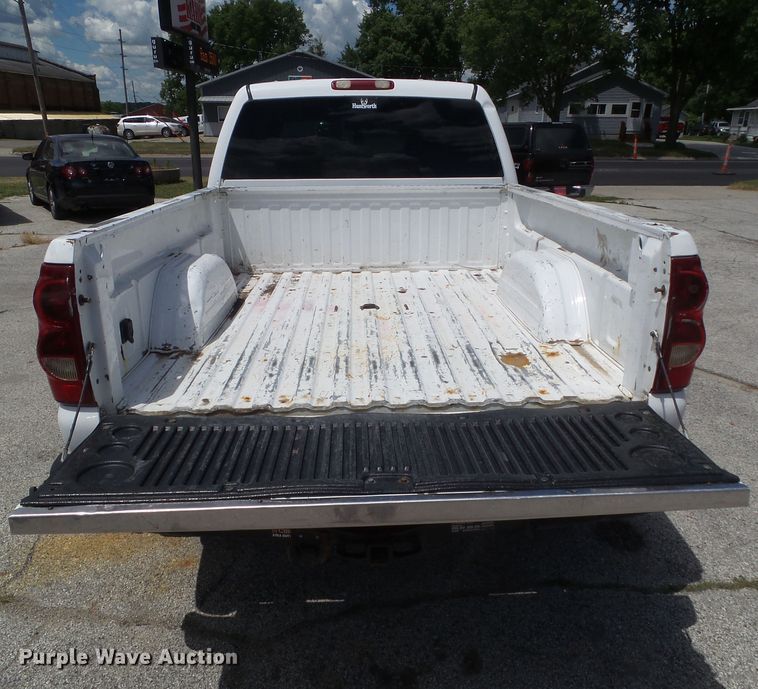 image for item GX9116 2003 Chevrolet Silverado 2500HD  Crew Cab pickup truck