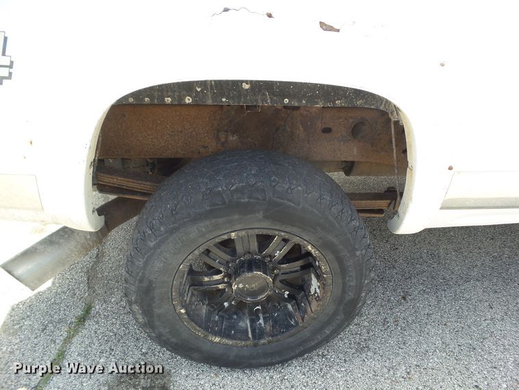 image for item GX9116 2003 Chevrolet Silverado 2500HD  Crew Cab pickup truck