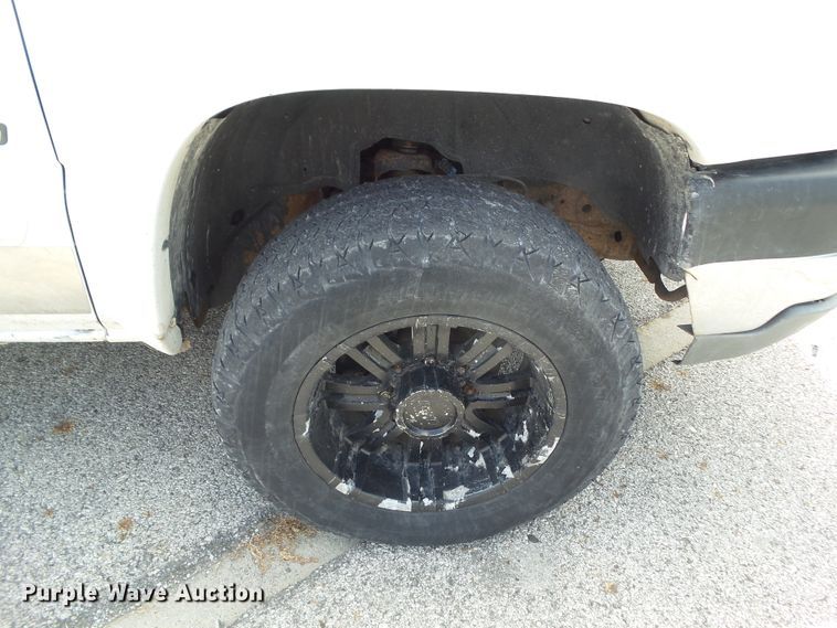 image for item GX9116 2003 Chevrolet Silverado 2500HD  Crew Cab pickup truck