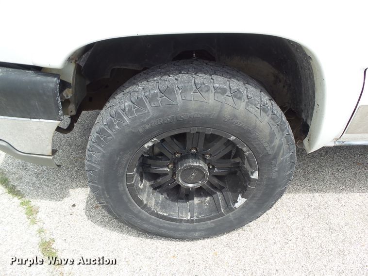 image for item GX9116 2003 Chevrolet Silverado 2500HD  Crew Cab pickup truck