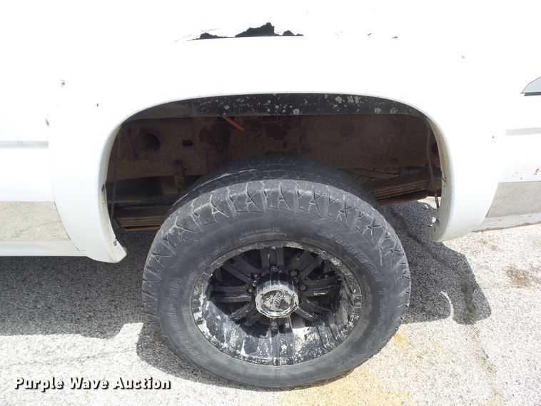 image for item GX9116 2003 Chevrolet Silverado 2500HD  Crew Cab pickup truck