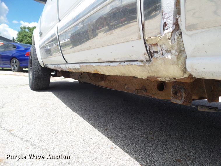 image for item GX9116 2003 Chevrolet Silverado 2500HD  Crew Cab pickup truck