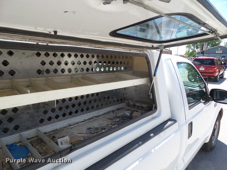 image for item GX9121 1999 Ford F250 Super Duty pickup truck