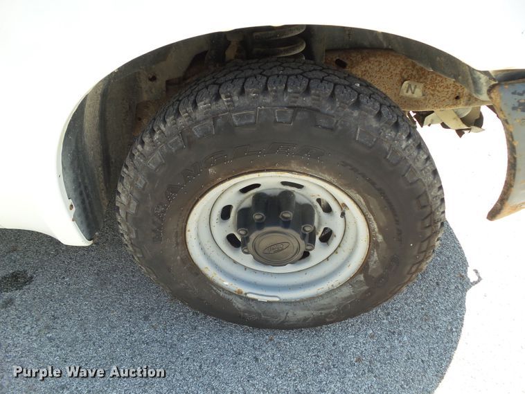 image for item GX9121 1999 Ford F250 Super Duty pickup truck