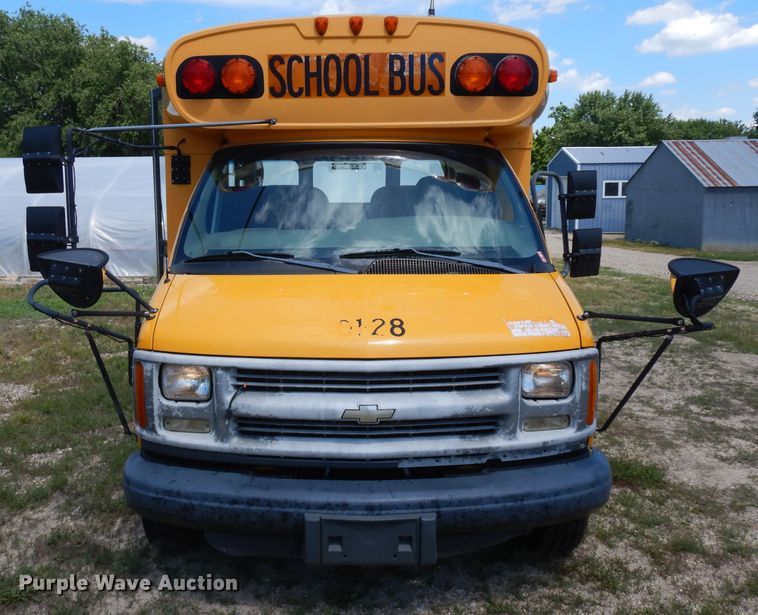 image for item HA9279 2001 Chevrolet Express 3500  school bus