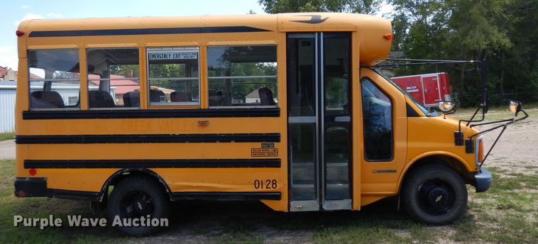 image for item HA9279 2001 Chevrolet Express 3500  school bus