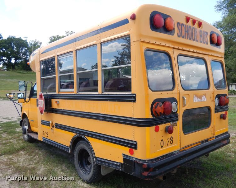 image for item HA9279 2001 Chevrolet Express 3500  school bus