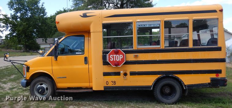 image for item HA9279 2001 Chevrolet Express 3500  school bus