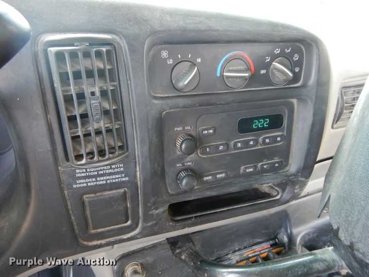 image for item HA9279 2001 Chevrolet Express 3500  school bus