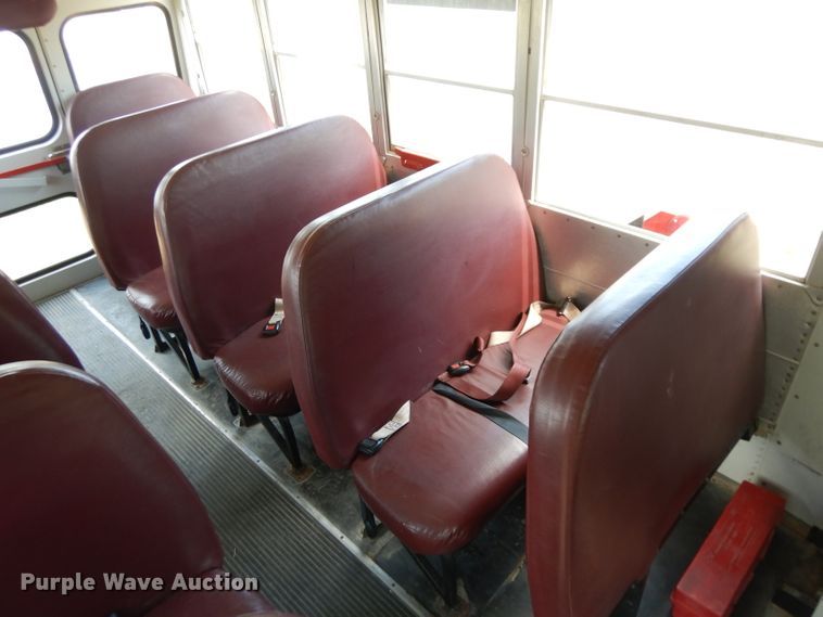 image for item HA9279 2001 Chevrolet Express 3500  school bus