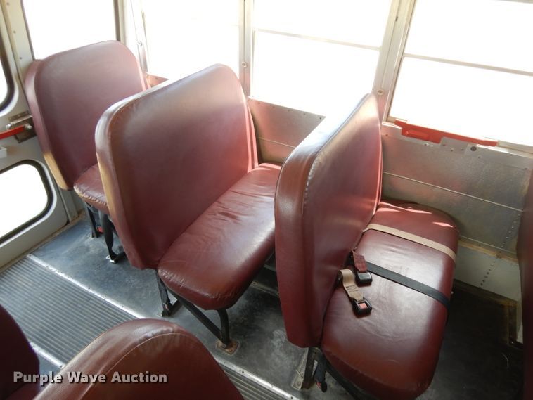 image for item HA9279 2001 Chevrolet Express 3500  school bus