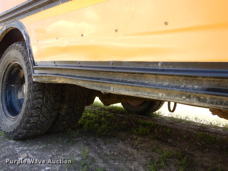 image for item HA9279 2001 Chevrolet Express 3500  school bus