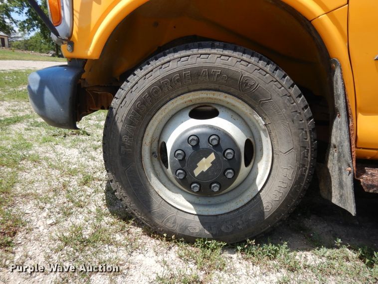 image for item HA9279 2001 Chevrolet Express 3500  school bus