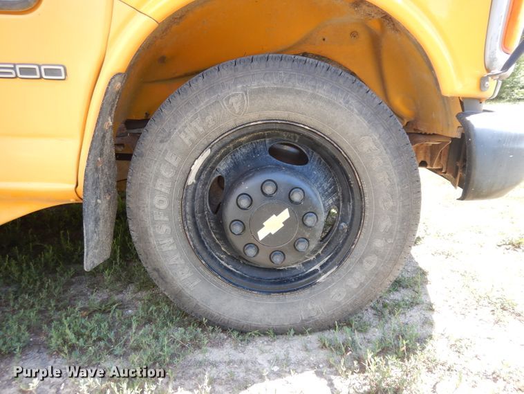 image for item HA9279 2001 Chevrolet Express 3500  school bus