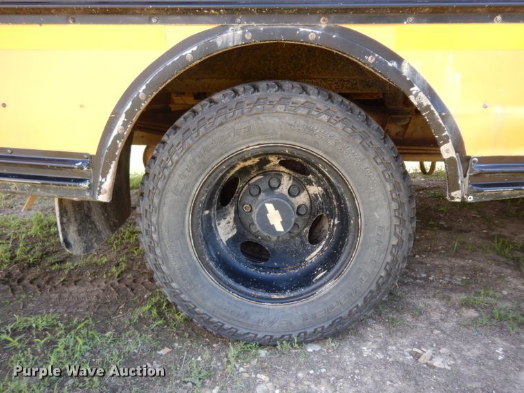 image for item HA9279 2001 Chevrolet Express 3500  school bus