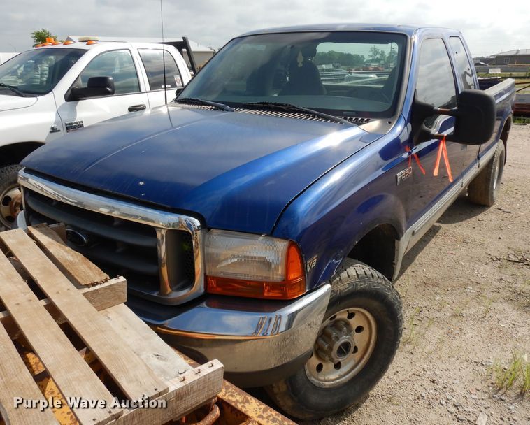 image for item HA9296 1999 Ford F250 Super Duty  SuperCab pickup truck