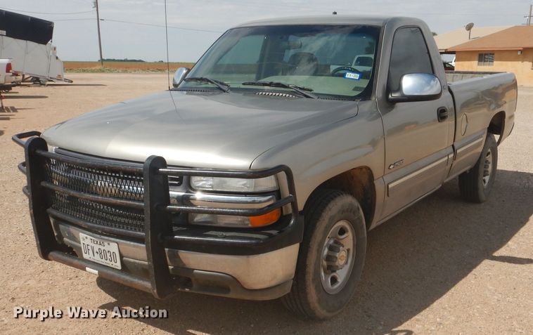 image for item HC9053 2000 Chevrolet Silverado 2500  pickup truck