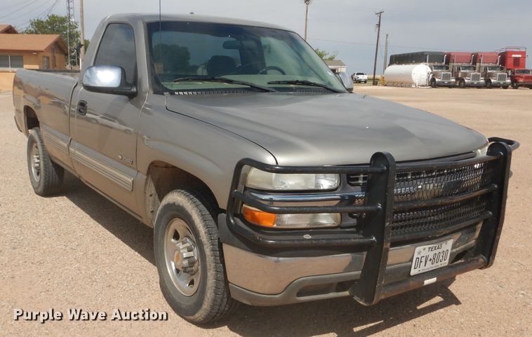 image for item HC9053 2000 Chevrolet Silverado 2500  pickup truck