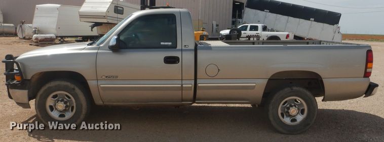 image for item HC9053 2000 Chevrolet Silverado 2500  pickup truck