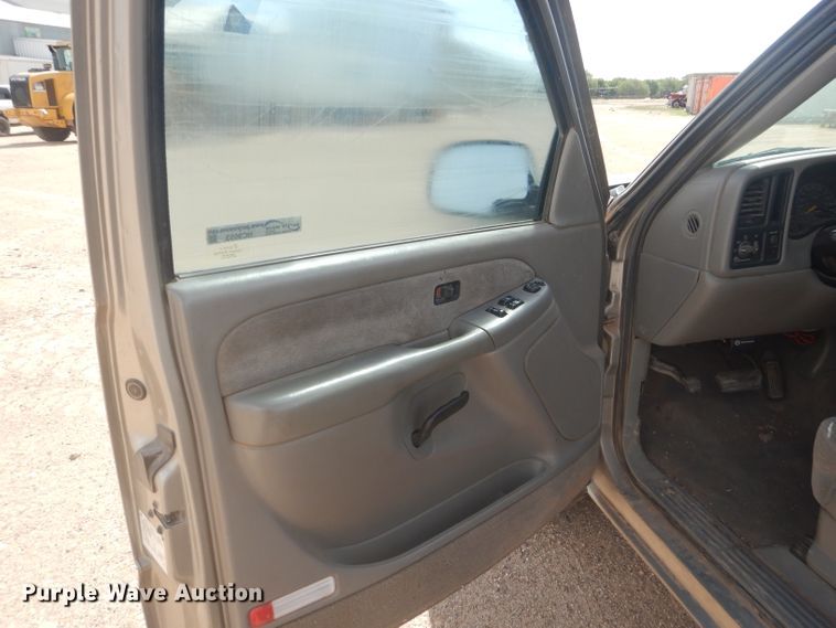 image for item HC9053 2000 Chevrolet Silverado 2500  pickup truck