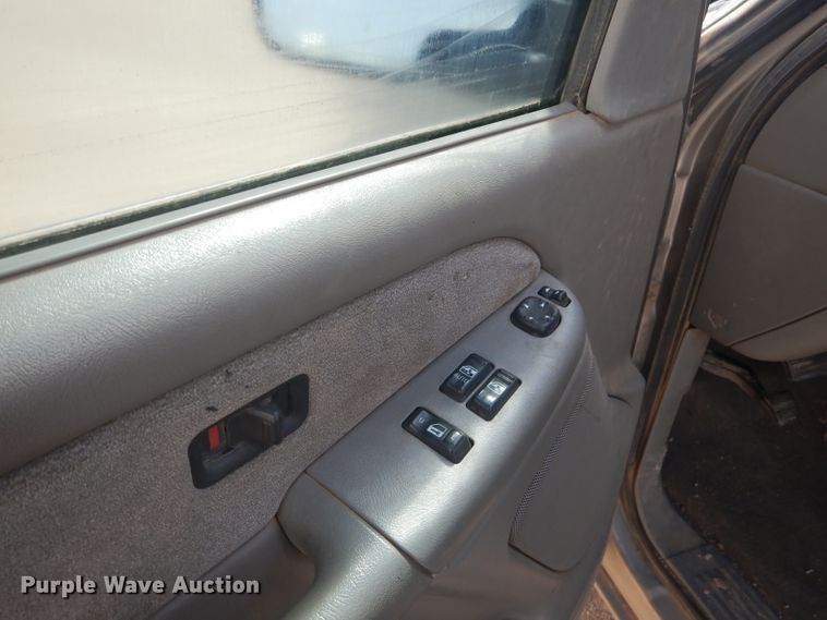 image for item HC9053 2000 Chevrolet Silverado 2500  pickup truck