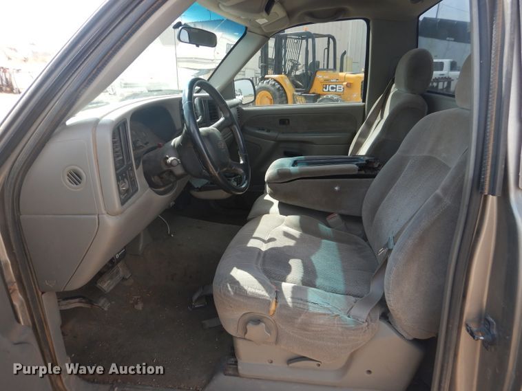 image for item HC9053 2000 Chevrolet Silverado 2500  pickup truck