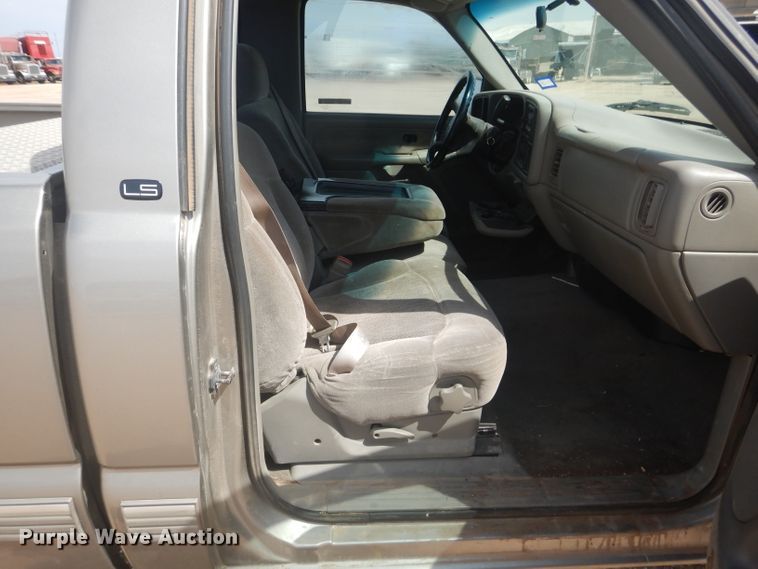 image for item HC9053 2000 Chevrolet Silverado 2500  pickup truck