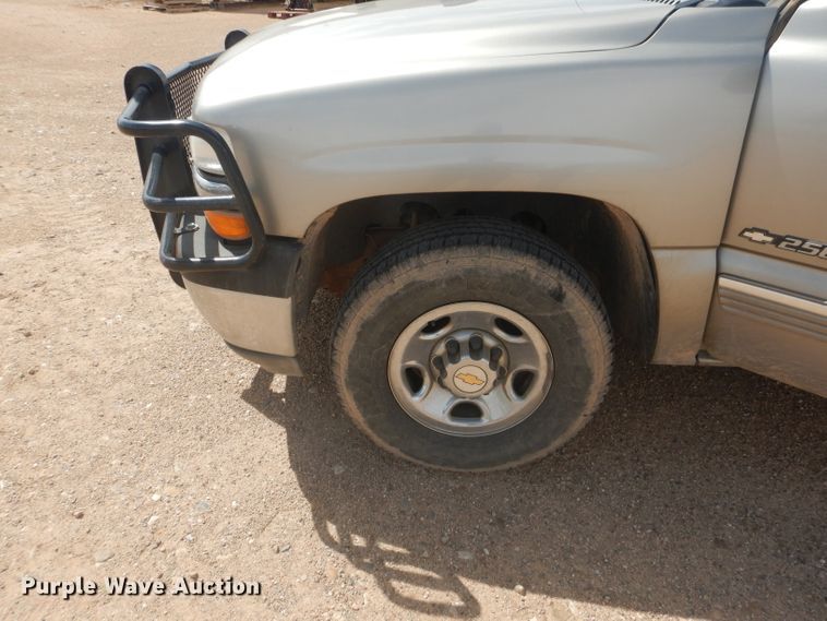 image for item HC9053 2000 Chevrolet Silverado 2500  pickup truck