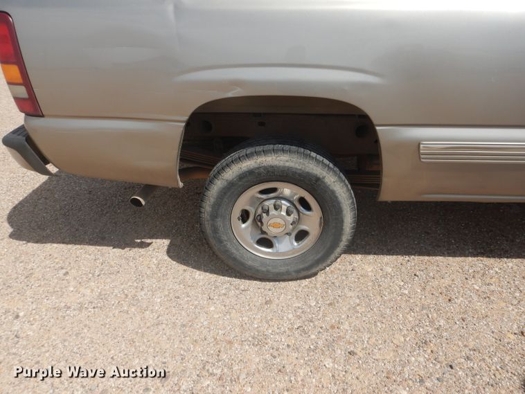 image for item HC9053 2000 Chevrolet Silverado 2500  pickup truck